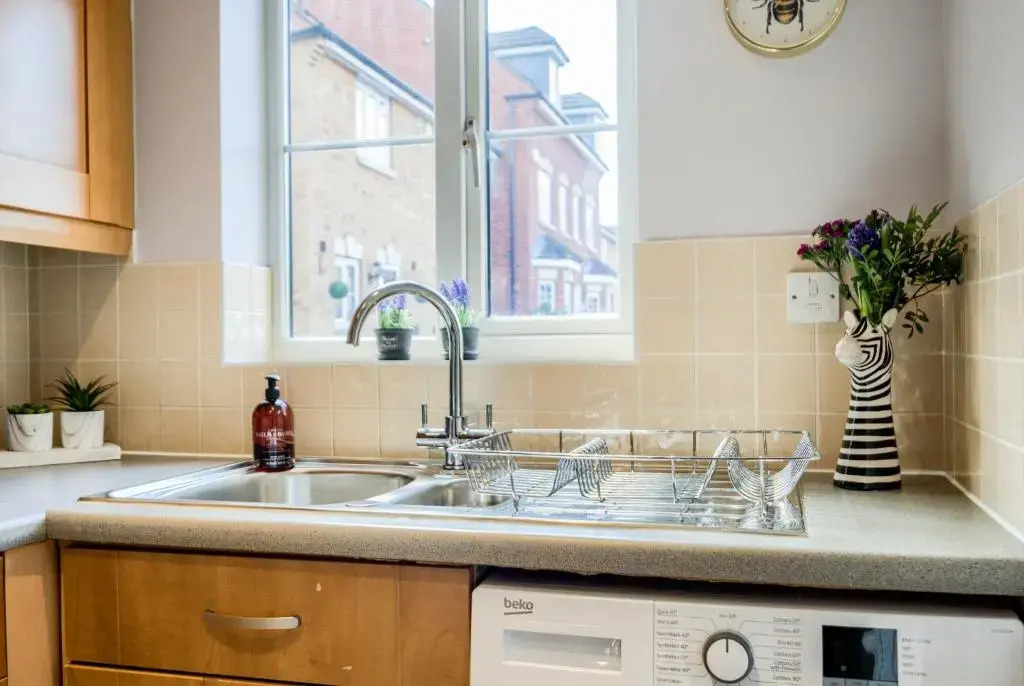 Cosy House │ RICOH │ M6 │ Sleeps 6 │ EMPOWER HOMES