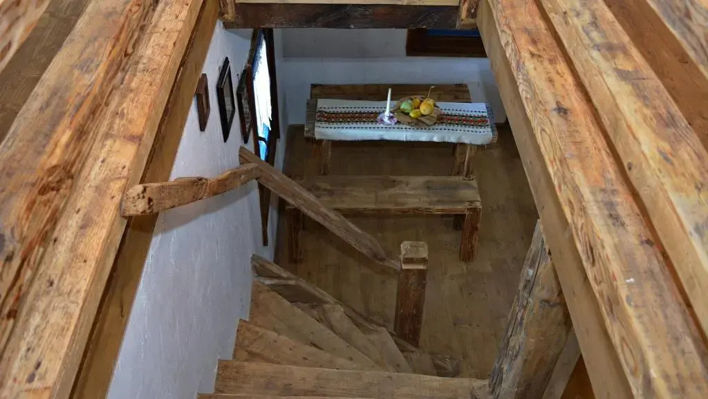 Casa Colț din Maramureș - Old Traditional House