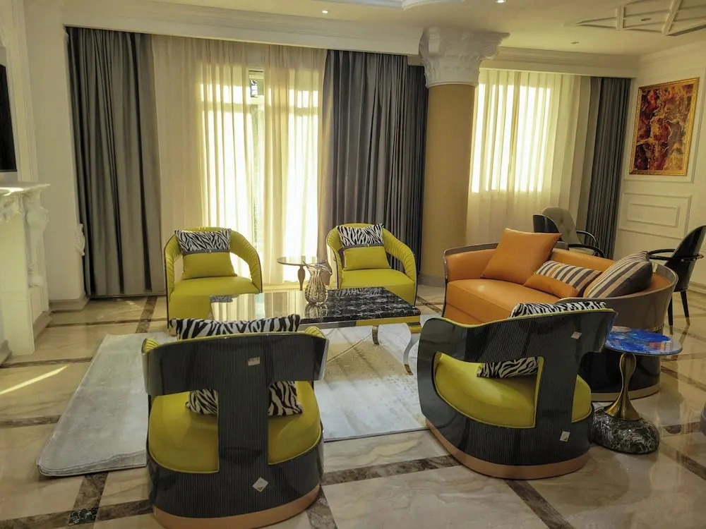 Fountain Palace Hotel & Suites