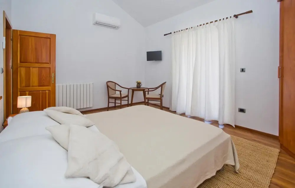 Pet Friendly Home In Bogomolje