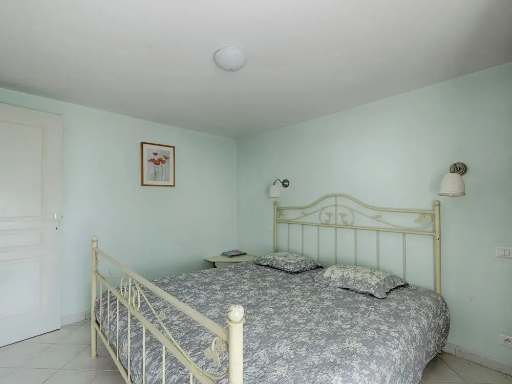 Beautiful holiday villa with privat pool surrounded by vineyard in Entrecasteaux