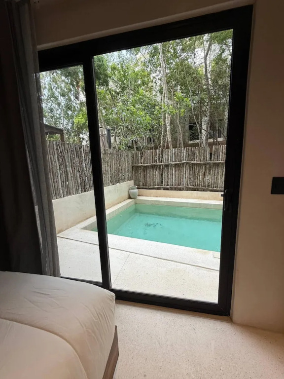 Great 3 Bedroom Apartment and Private Pool!