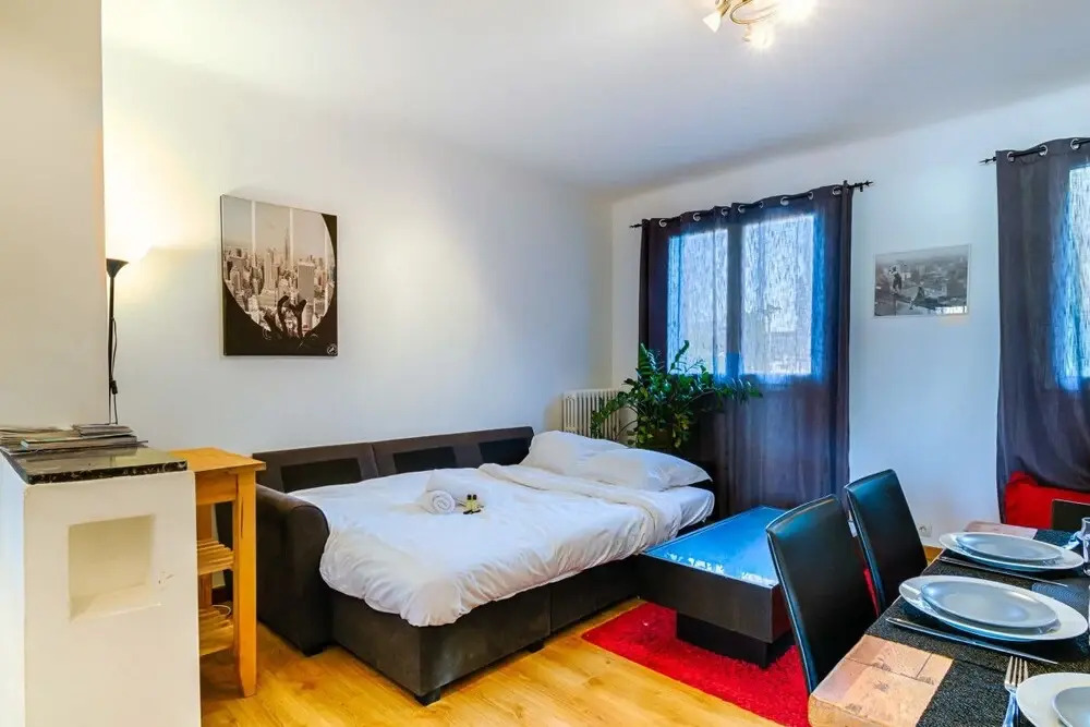 Prado - Velodrome : 2-bedroom Flat With Carpark