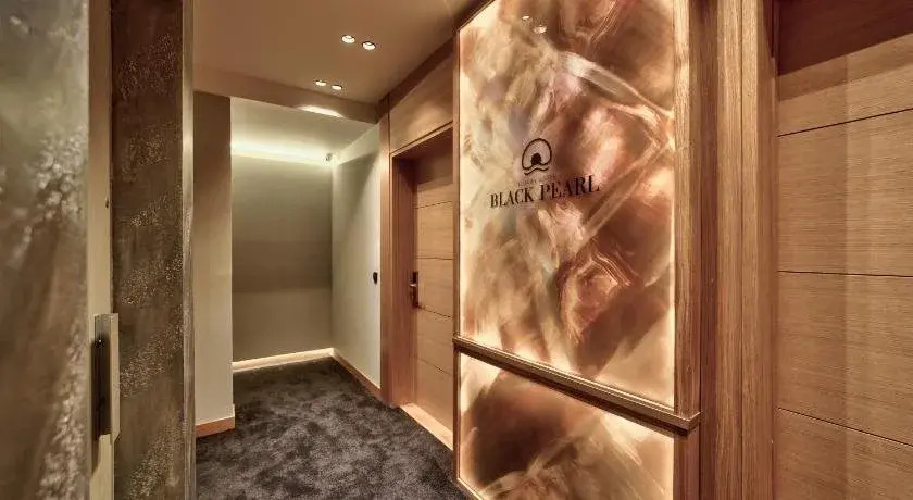 Black Pearl Luxury Suites