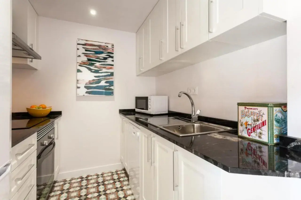 Center-2Br, 2Ba-Attic-Terrace,View, Wi-Fi, A/C