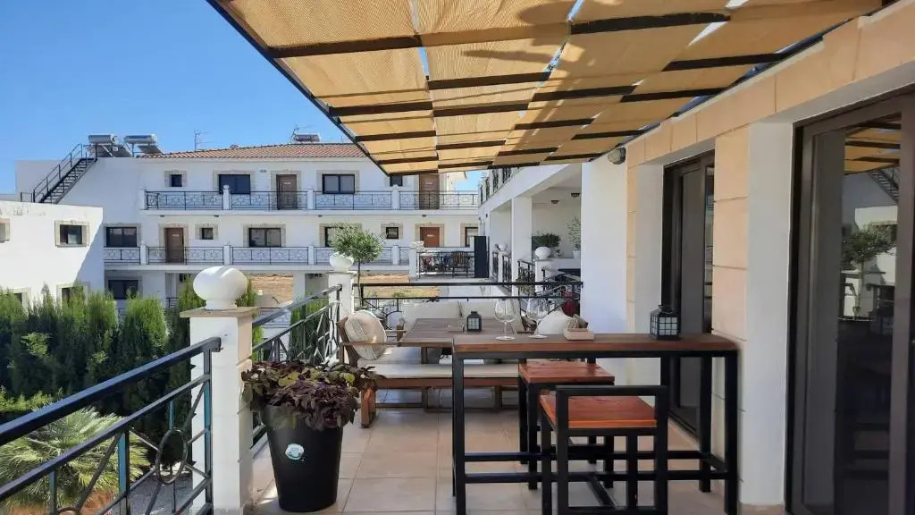 Paramount Gardens Resorts C201