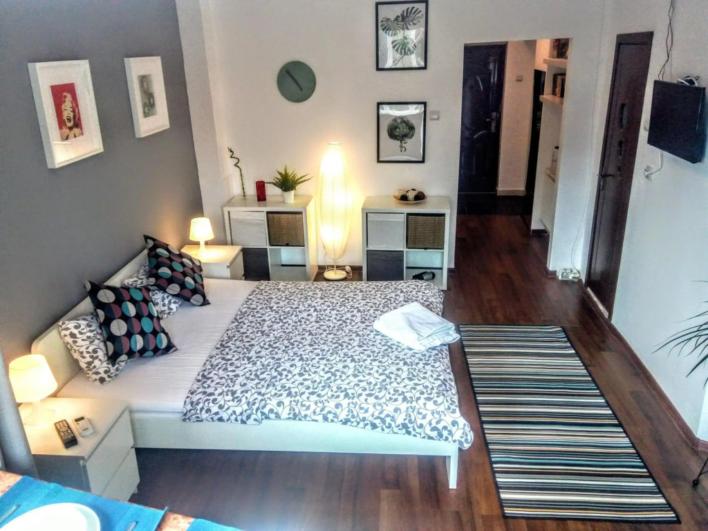 Central Bright Modern Studio