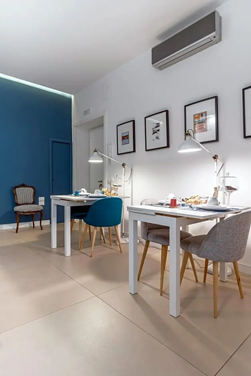 PETIT B&B - in centro a due passi dalla stazione e dai traghetti