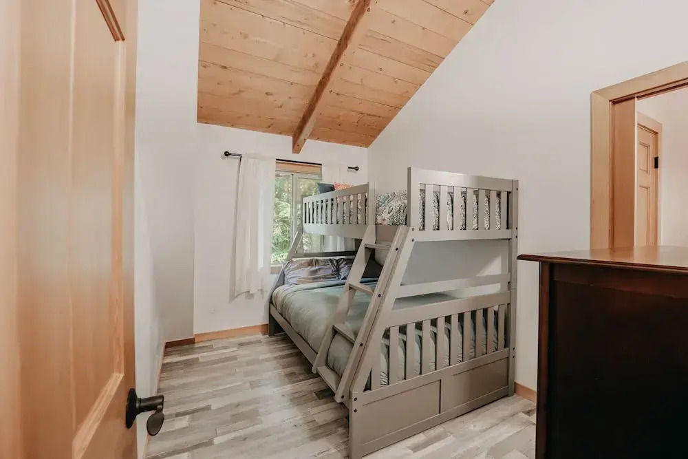 Snowline Cabin #48 - A Classic Family Cabin With an Outdoor Hot Tub!