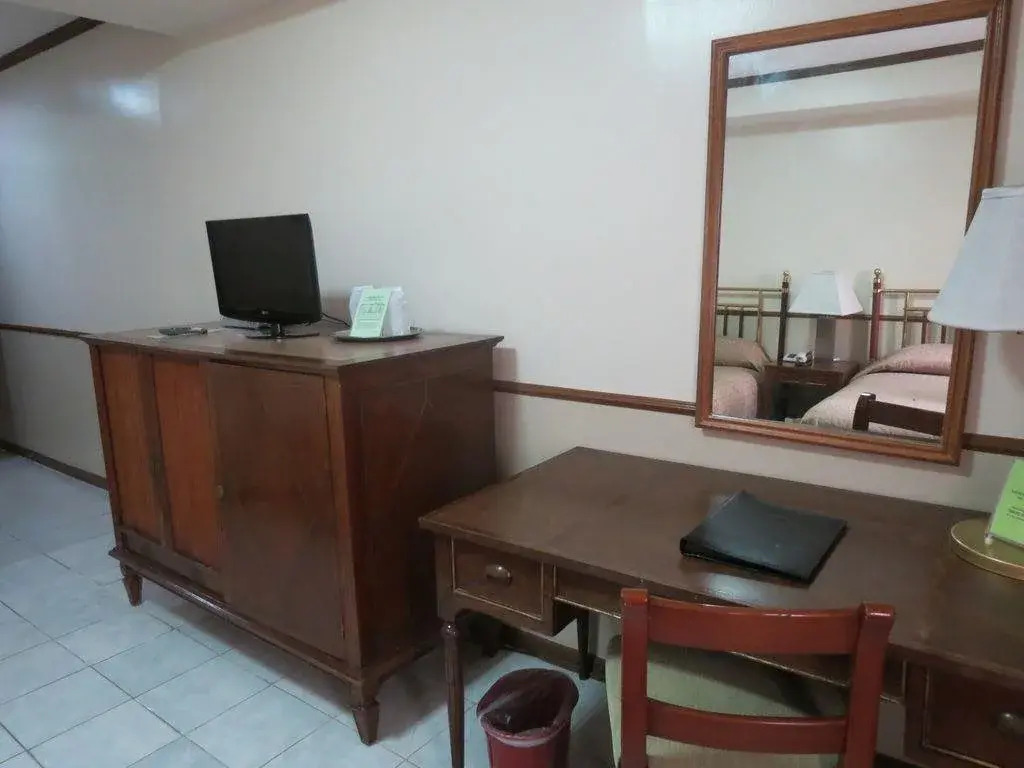 Garden Plaza Hotel and Suites