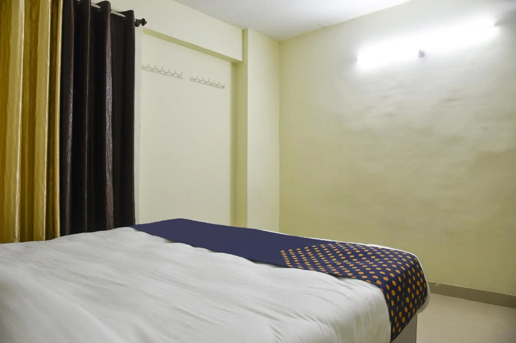 SPOT ON 76453 G Star Hotel