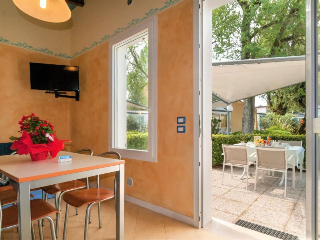 Charming holiday home in Lido di Pomposa with shared pool