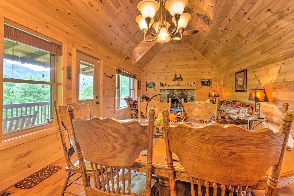 Mountain-view Maggie Valley Home w/ 2 Decks!