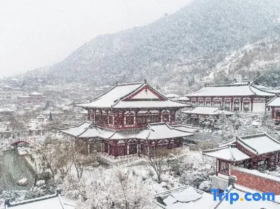 Huaqing Palace Resort & Spa