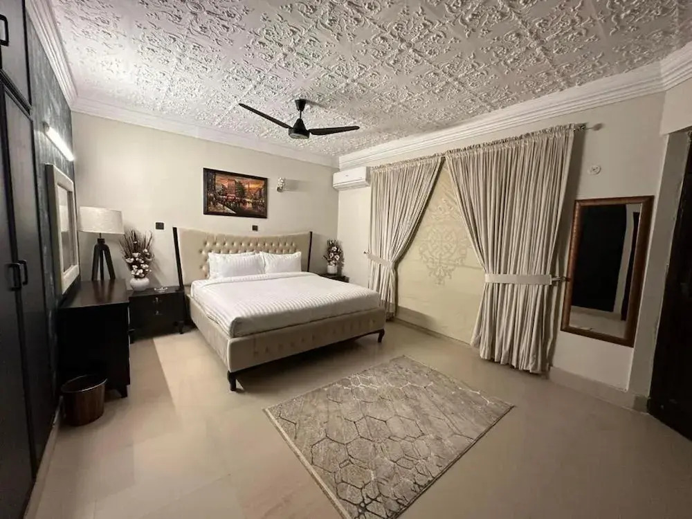 Capital Lodges