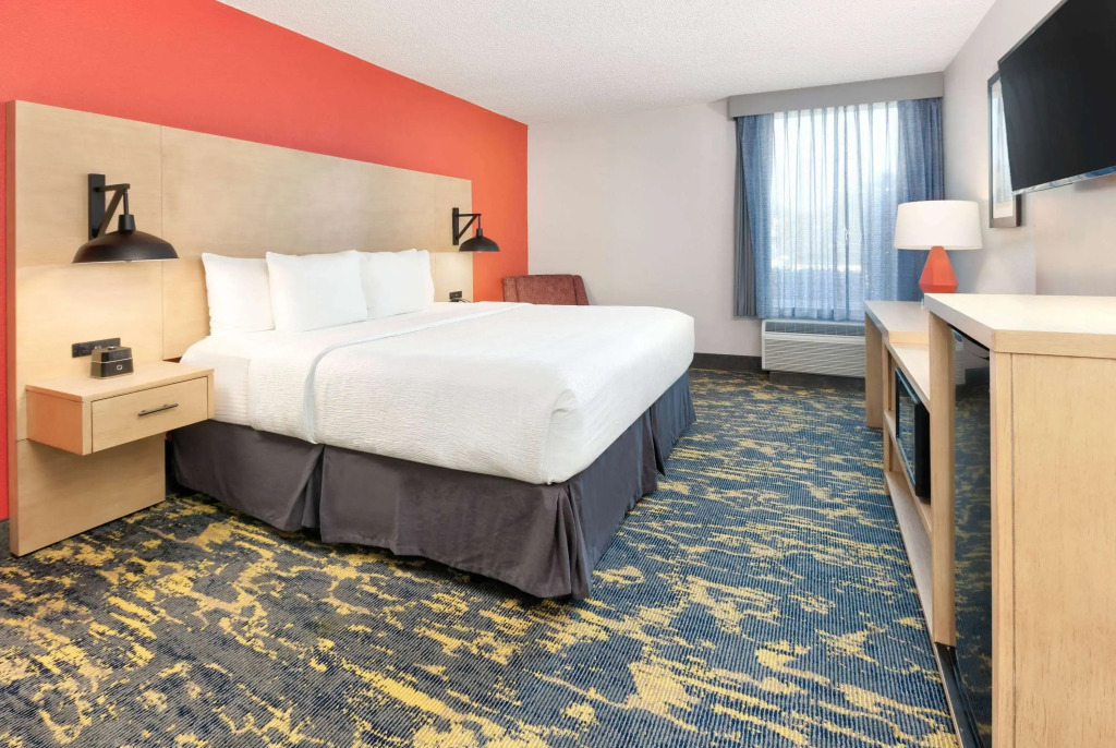La Quinta by Wyndham Dallas - Las Colinas