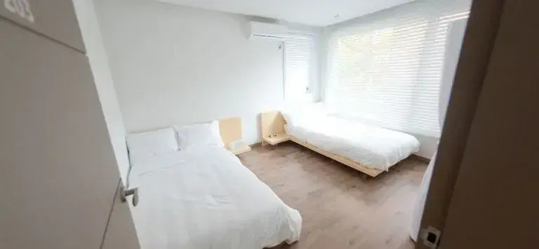 The Zip Guest House For Female Only (только для женщин)