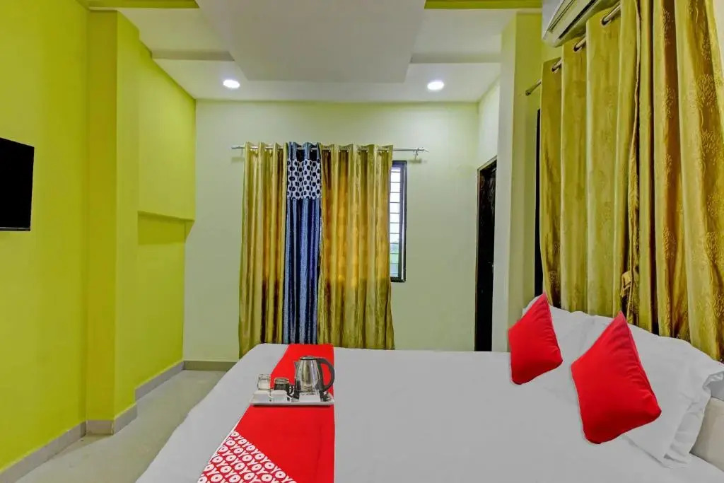 Oyo Flagship 93139 Green Lodging And Boarding