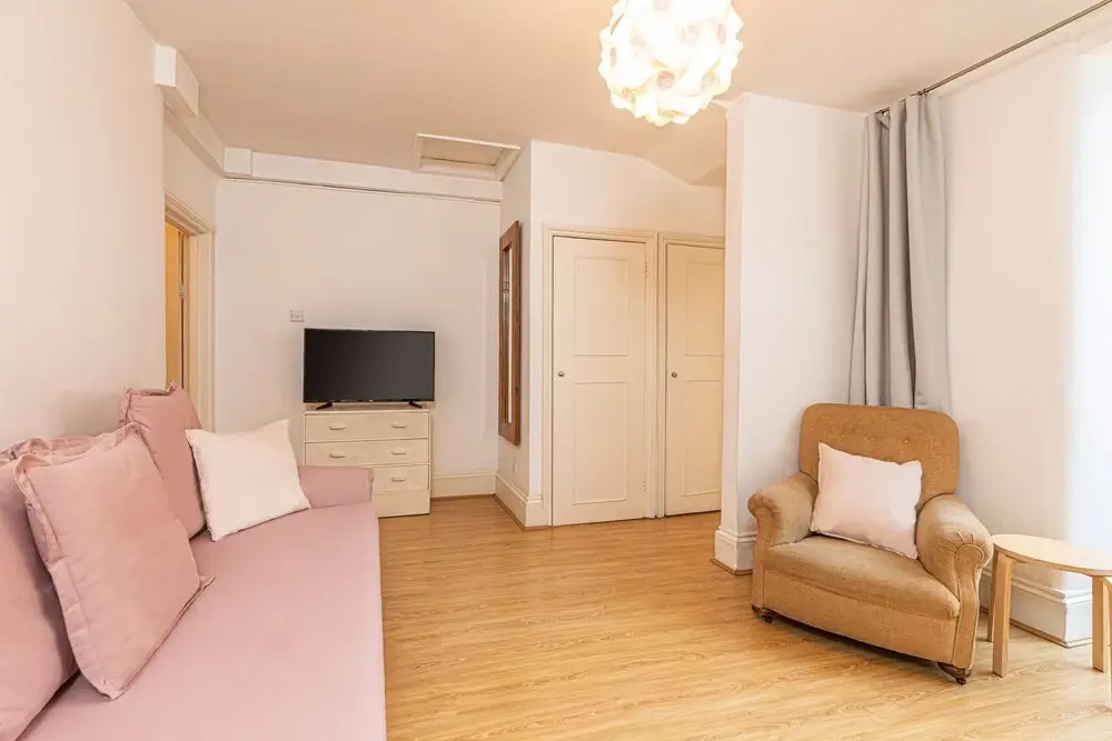 Charming 1-bed flat w/ patio near Notting Hill
