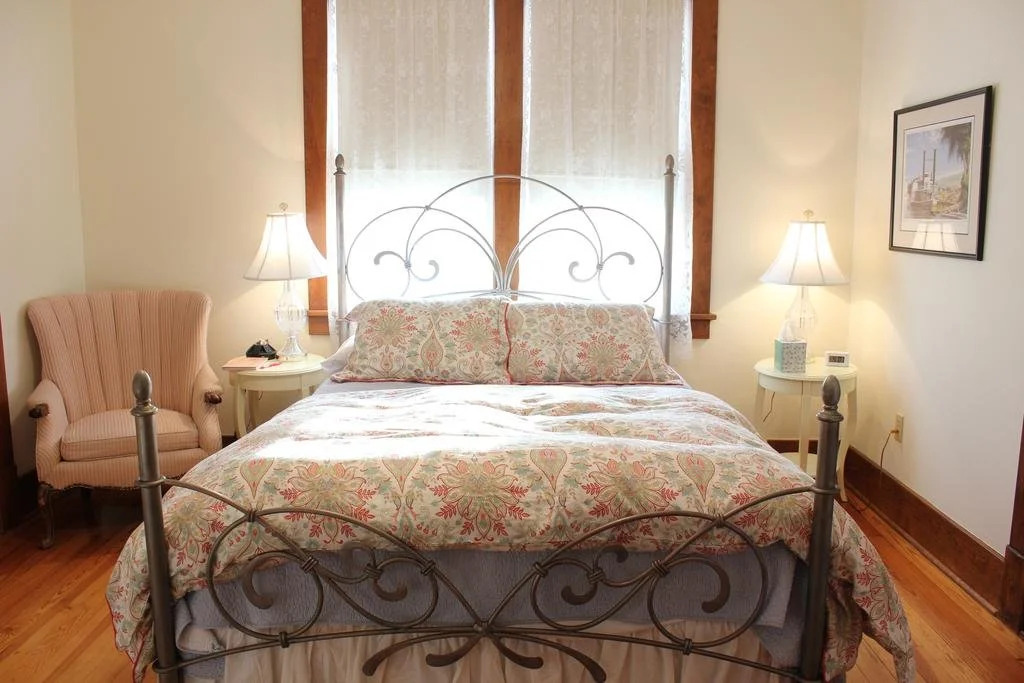 DeBourge Guesthouse