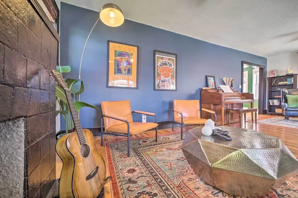 Amazing Musical Abode in Expo Square Neighborhood!