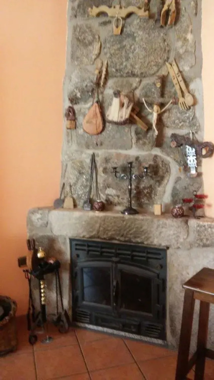 Apartamentos & Casa Rural Boada con Jardin Interior y Barbacoa