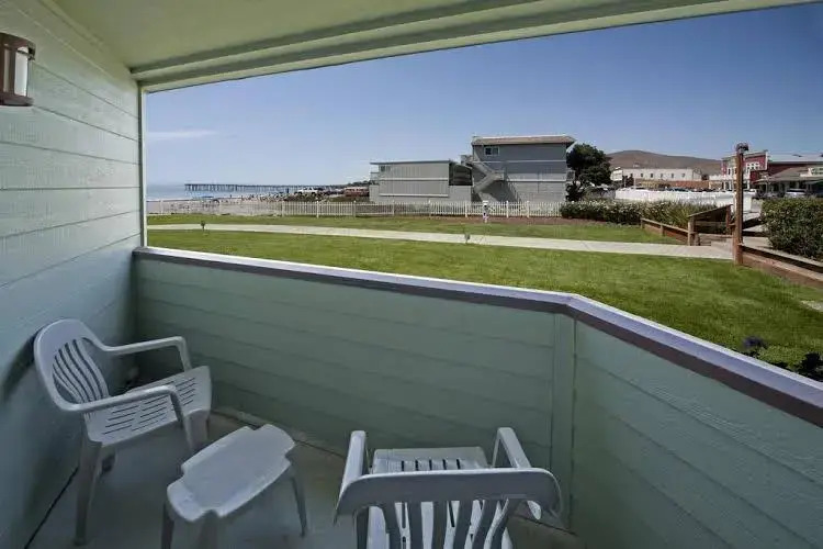 Shoreline Inn...on the beach