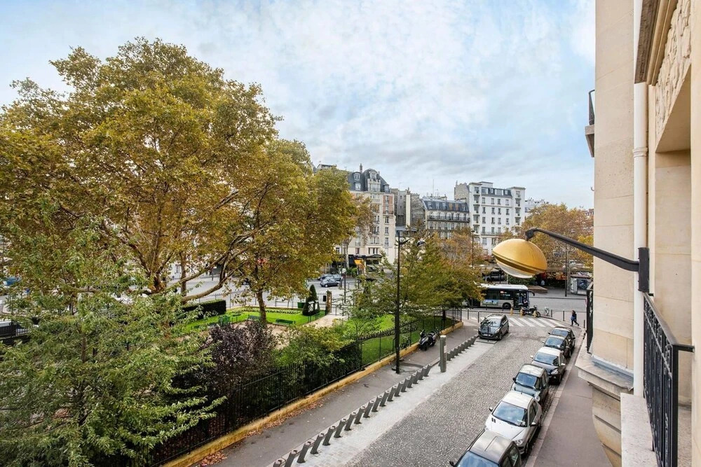Bright Champerret Apartment Fits 4 in Paris 17th!