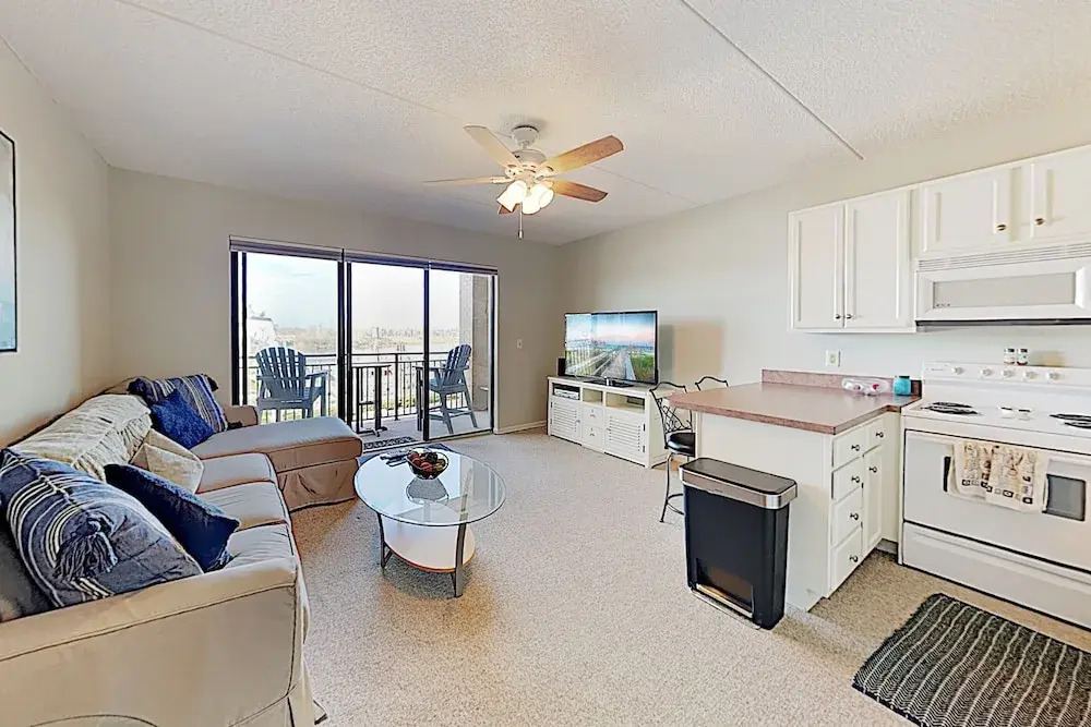 New Listing! Downtown Riverfront W/ Balcony 1 Bedroom Condo