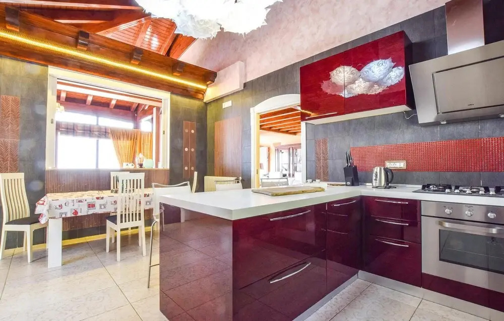Stunning Home in Gioiosa Marea With 5 Bedrooms, Wifi and Swimming Pool