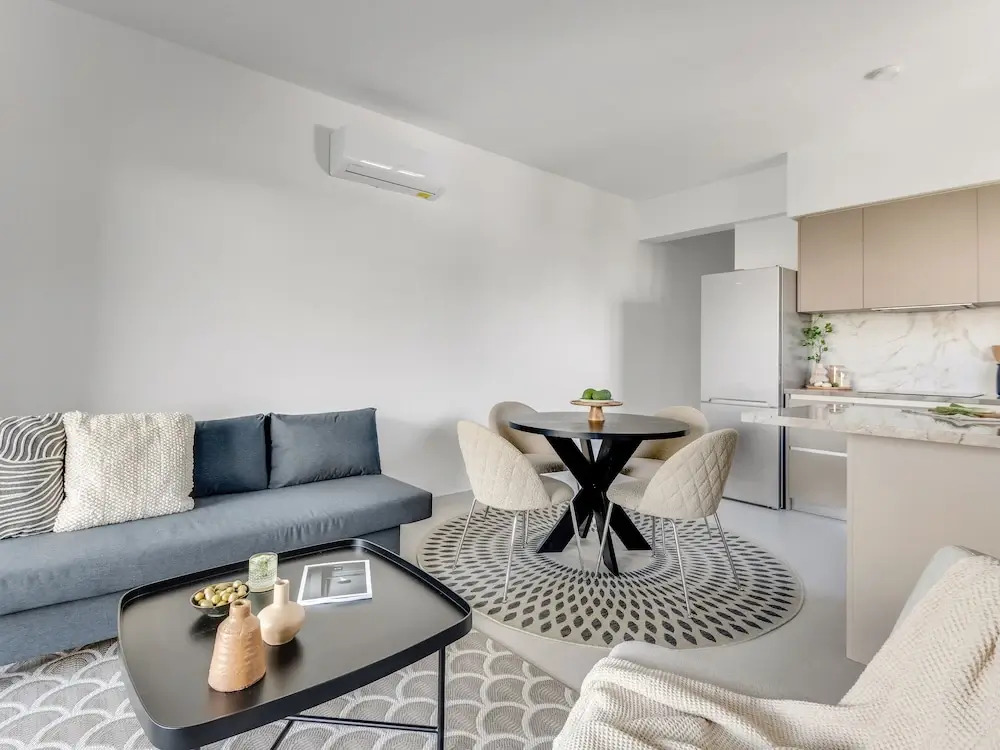 Sanders Triple - Nice 1-bdr Apt With Balcony