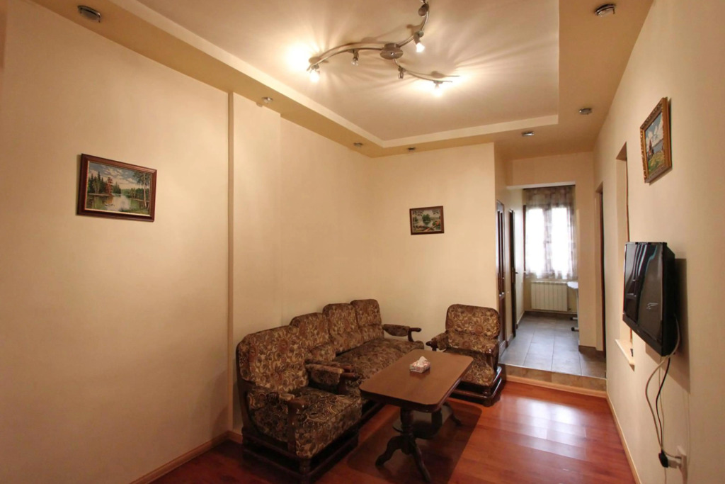 FlatsInYerevan - Apartments on Tpagrichner Street