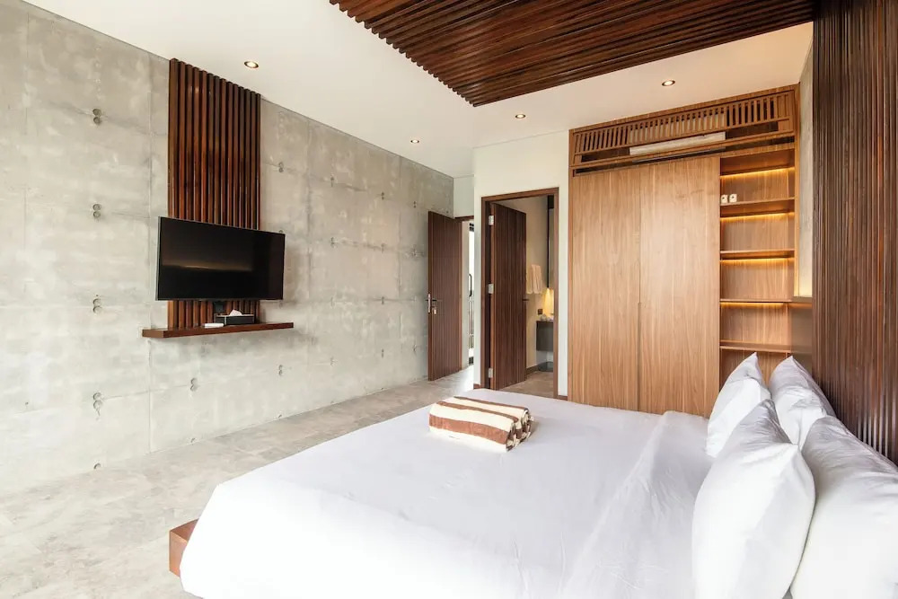 Modern 4 BR villa heart of Canggu 8mins to beach