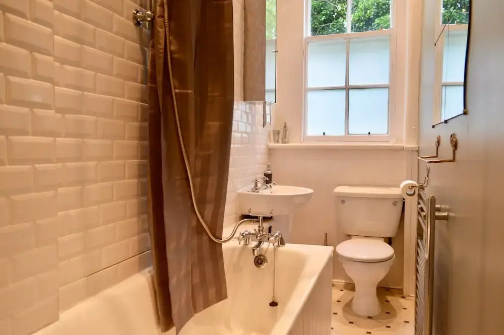 Central 2 Bedroom Flat