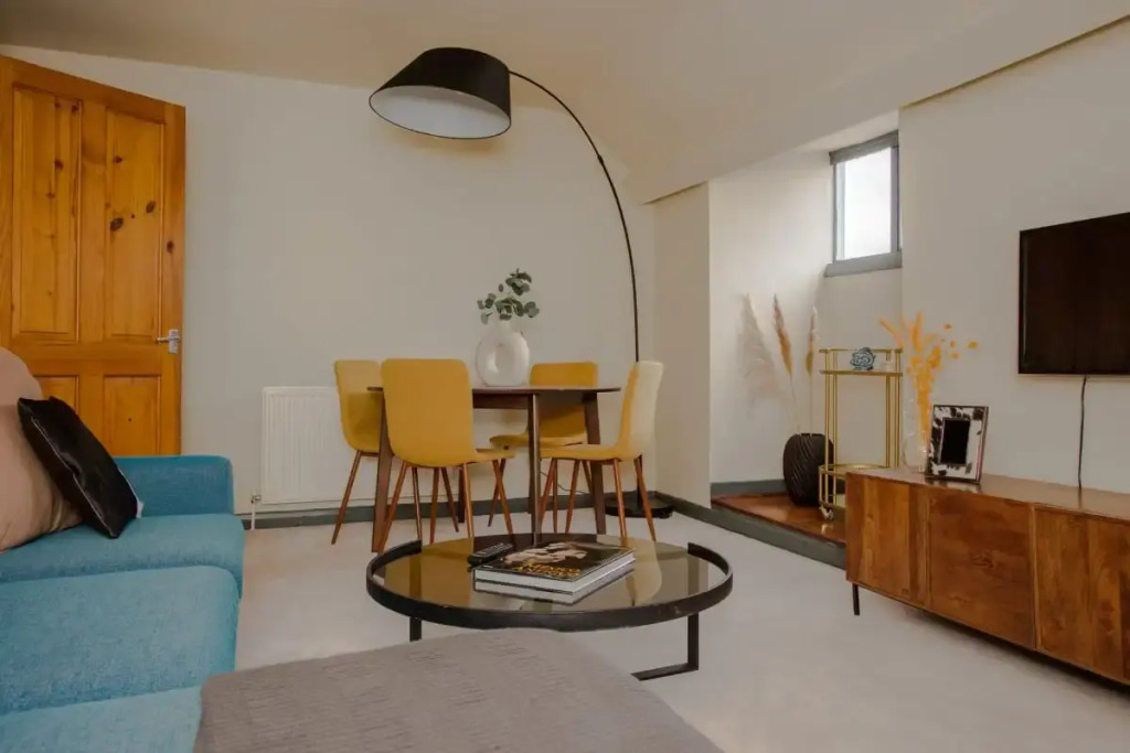 The Crescent Moon - Elegant 1bdr Flat