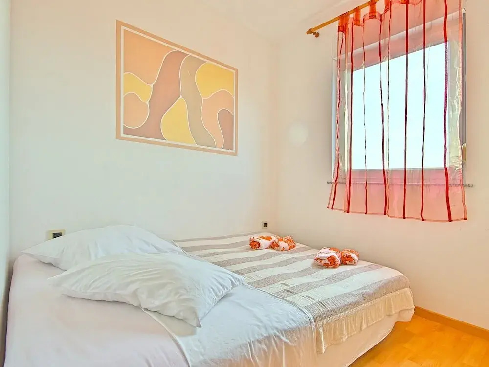 Well Maintained Apartment With Shared Pool With Children's Pool, 2 km From the Beach