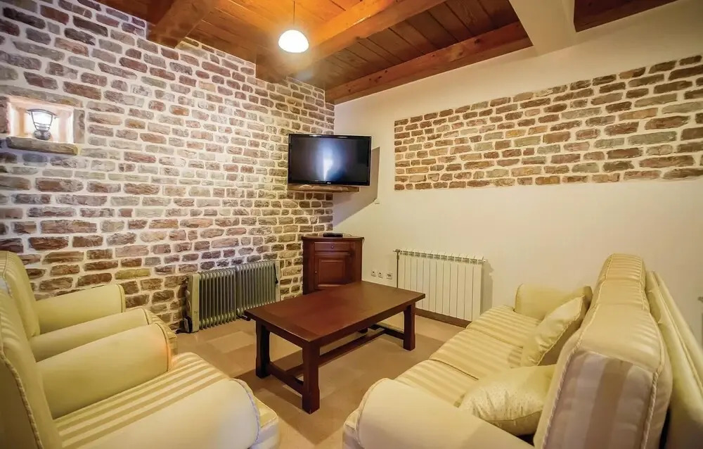 Awesome Home In Tivat