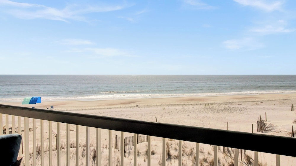 1101 Ocean Club by Avantstay Amazing Ocean Views Close To Beach!