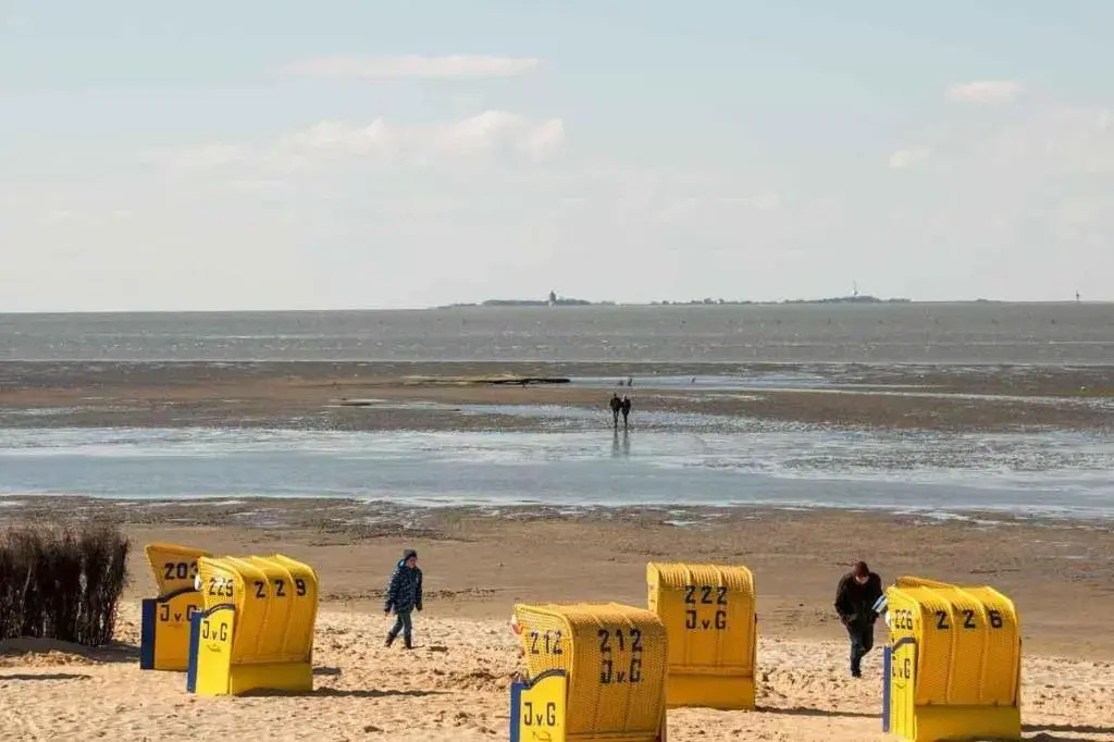 Ferienwohnung-1-im-Haus-Seeluft-Duhnen-Strandnah-und-mit-Meerblick