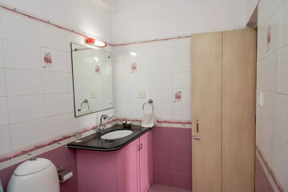 OYO 10323 Hotel Gorbandh