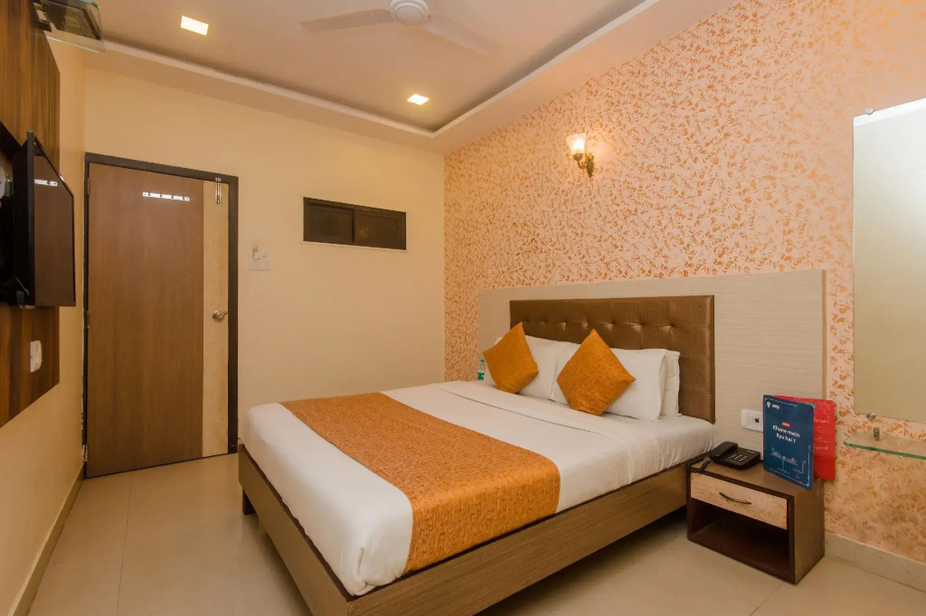 OYO 8678 Hotel Golden Nest