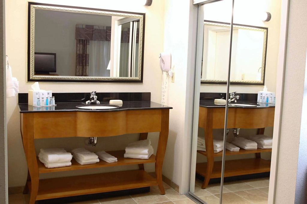Hampton Inn & Suites Chesapeake-Square Mall