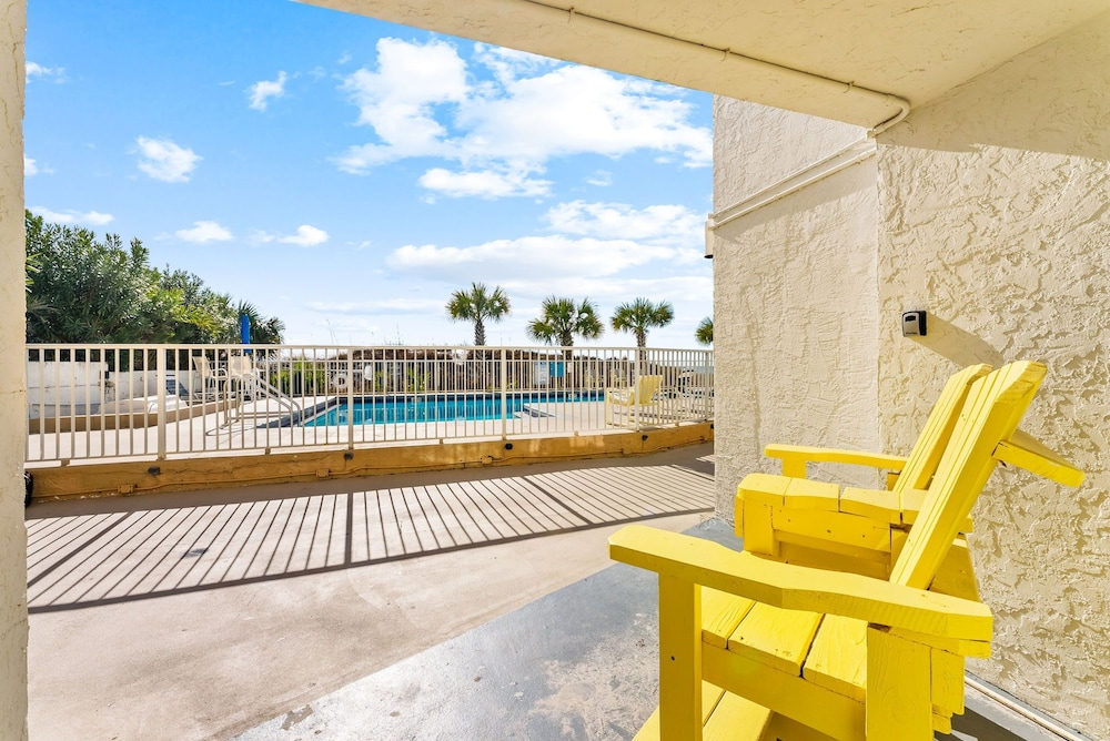 The Ambassador - Unit C5 - Studio King - On Pool Deck