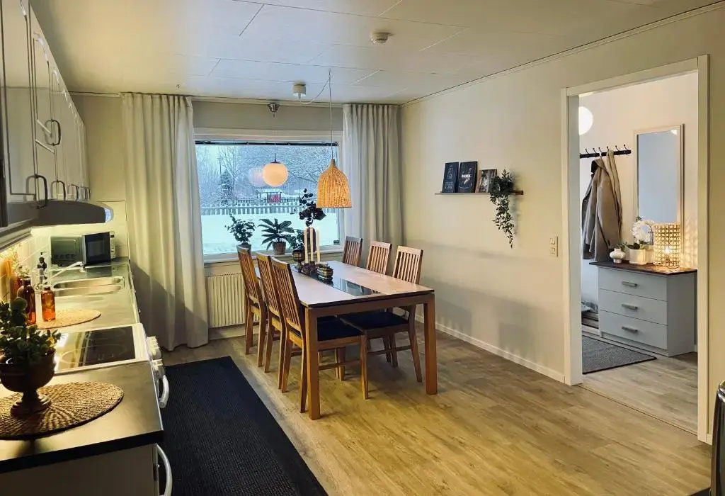 Just 5 minutes to H2green steel site 3BR apartment w/6 beds