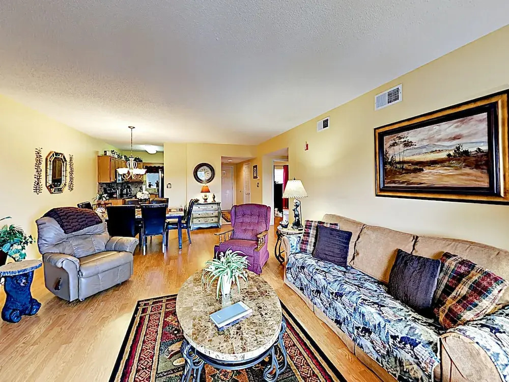 New Listing! Updated W/ Pools & Hot Tub 2 Bedroom Condo