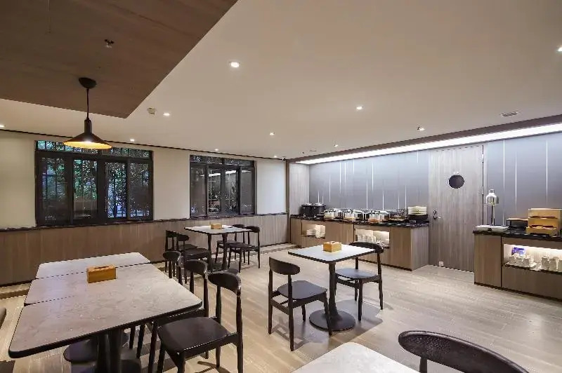 Hanting Hotel Nanjing Jiangpu Longhua Road Subway Station