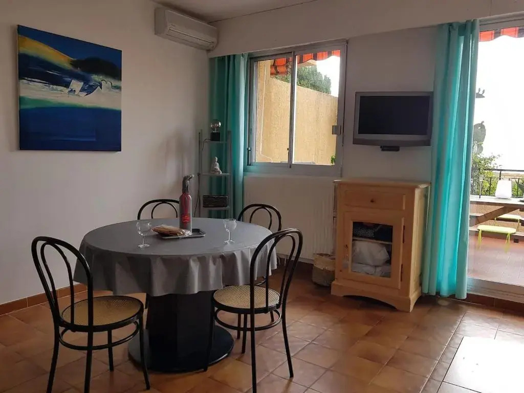 F2 cosy tout confort, vue mer à 100m des plages