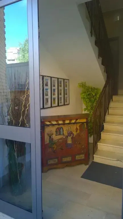 Almi Rooms