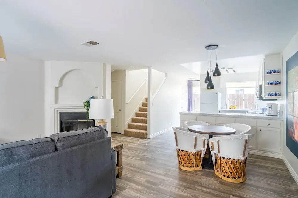WanderJaunt | Emerald St Townhomes