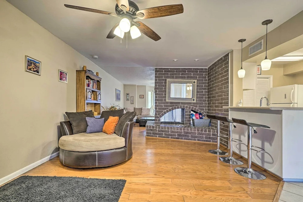 Cozy El Paso Condo w/ Patio ~ 7 Mi to Dtwn!